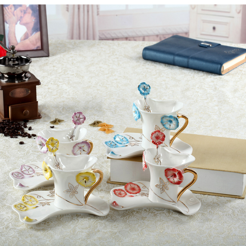 家用陶瓷餐具碗盘套装这款套装简约好看这种白陶瓷十个盘子十个碗。十双筷子勺子。这一套实用又好看快来抢购吧。(图1)