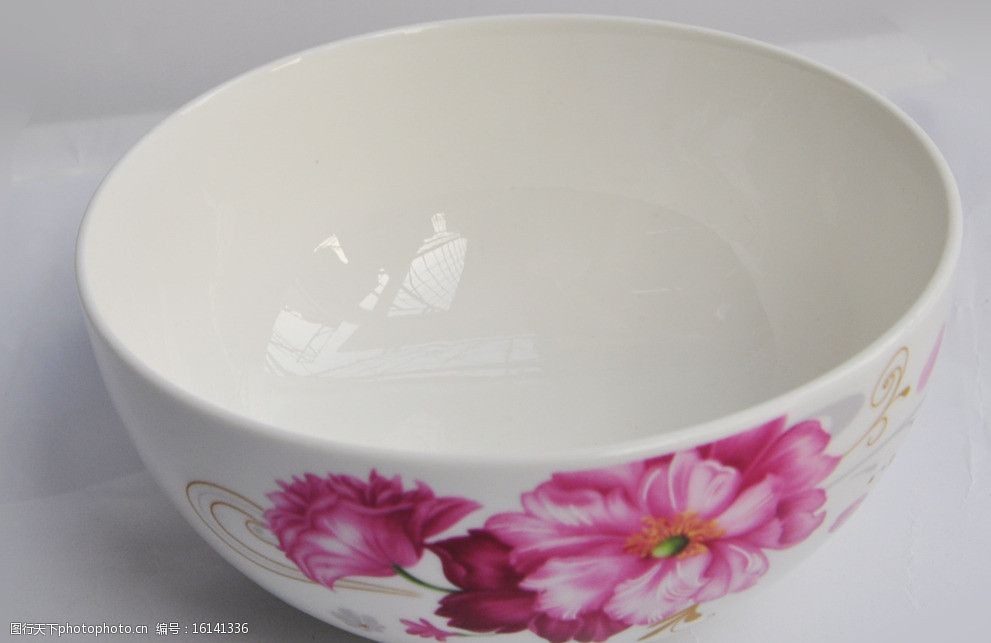 珍瓷入馆 共护文脉丨胡三文化传媒向肇州县博物馆无偿捐赠珍贵瓷器(图1)